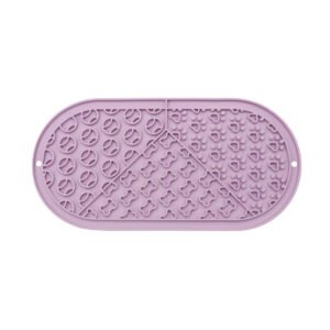 Oval wet food slow-feeding placemat
