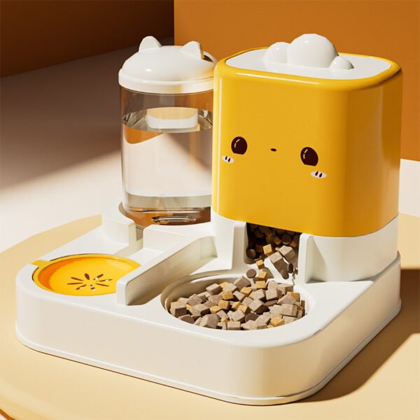 Cloud-shaped integrated water and feeder