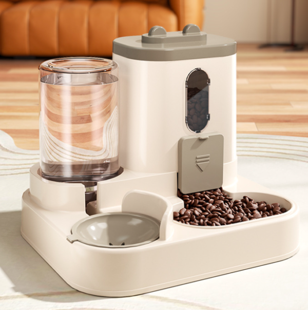 Water and Food Integrated Feeder