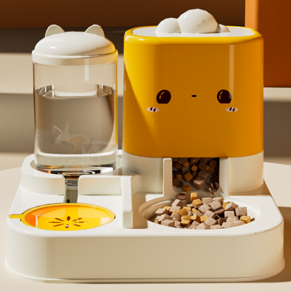 Cloud-shaped integrated water and feeder