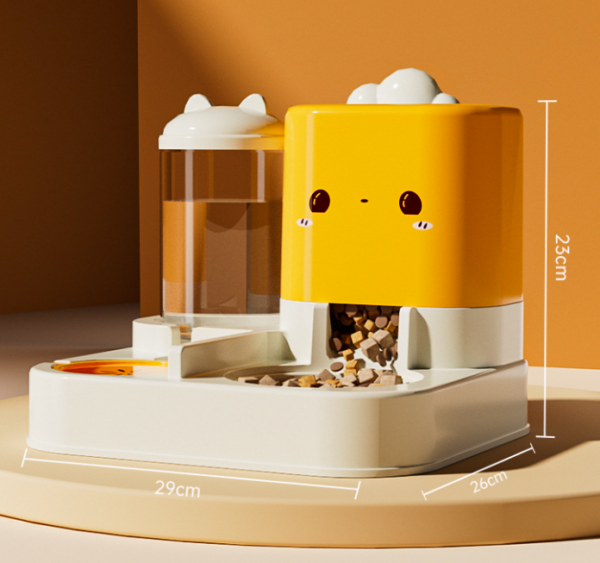 Cloud-shaped integrated water and feeder